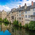 Contemporaine Avec Piscine Sur 4000 M2 A Rodez 9 Personnes * Onet-le-Château