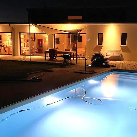 Contemporaine Avec Piscine Sur 4000 M2 A Rodez 9 Personnes Villa Onet-le-Chateau