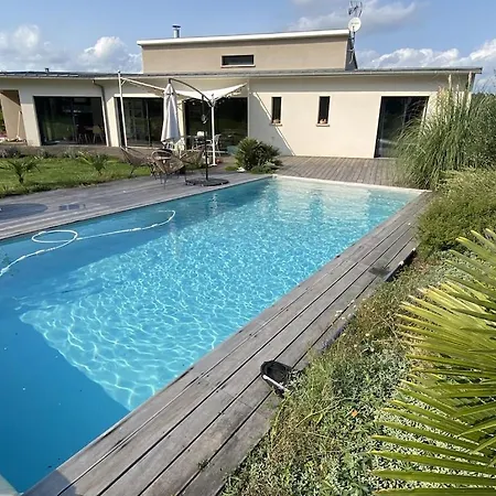 Contemporaine Avec Piscine Sur 4000 M2 A Rodez 9 Personnes * Onet-le-Chateau