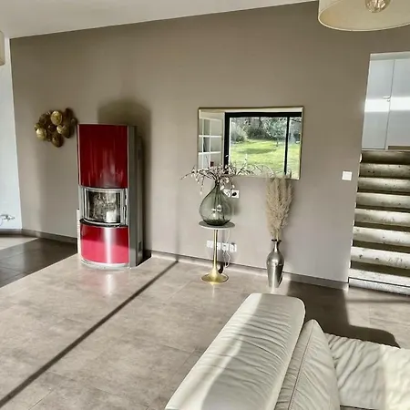Contemporaine Avec Piscine Sur 4000 M2 A Rodez 9 Personnes Villa Onet-le-Chateau