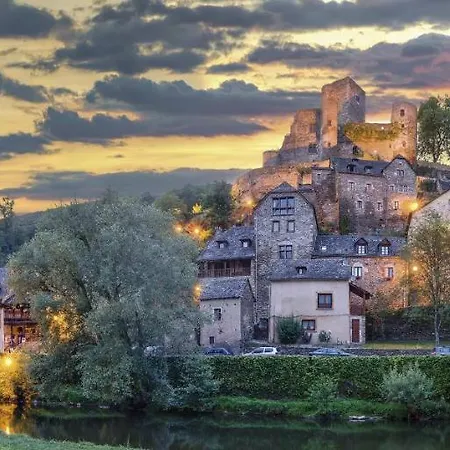 Villa Contemporaine Avec Piscine Sur 4000 M2 à Rodez 9 Personnes *