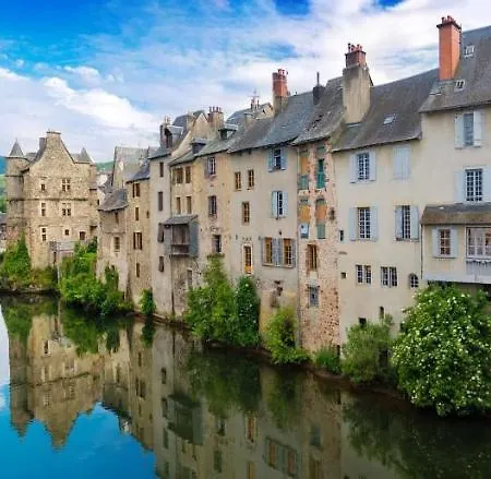 Contemporaine Avec Piscine Sur 4000 M2 à Rodez 9 Personnes * Onet-le-Château