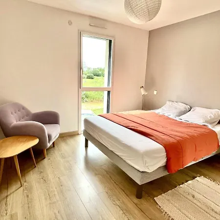 Contemporaine Avec Piscine Sur 4000 M2 A Rodez 9 Personnes Villa *