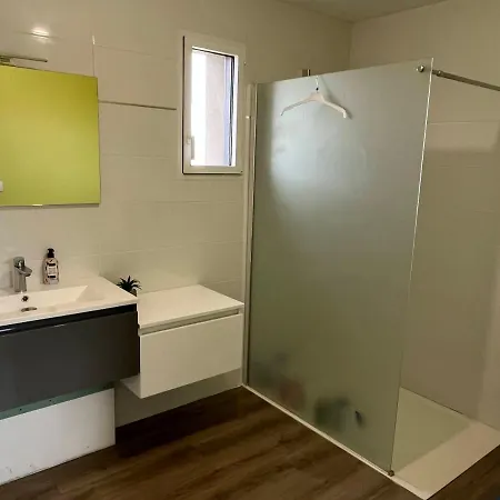 Contemporaine Avec Piscine Sur 4000 M2 A Rodez 9 Personnes * Onet-le-Chateau