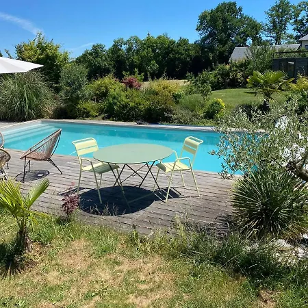 Contemporaine Avec Piscine Sur 4000 M2 A Rodez 9 Personnes