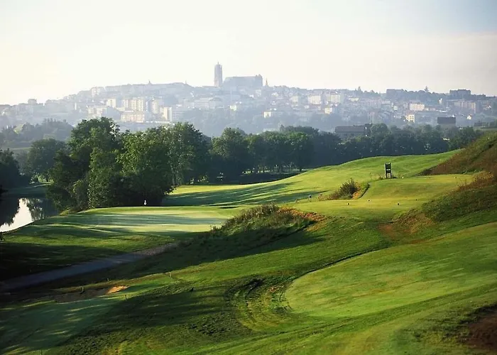 Contemporaine Avec Piscine Sur 4000 M2 à Rodez 9 Personnes Onet-le-Château