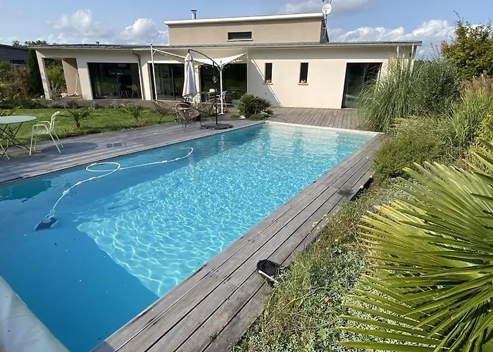Contemporaine Avec Piscine Sur 4000 M2 à Rodez 9 Personnes * Onet-le-Château