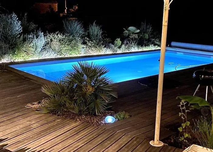 Contemporaine Avec Piscine Sur 4000 M2 à Rodez 9 Personnes * Onet-le-Château