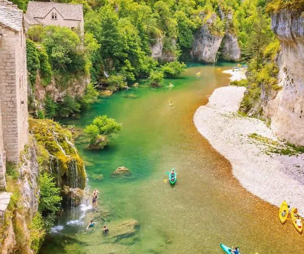 Contemporaine Avec Piscine Sur 4000 M2 à Rodez 9 Personnes * Onet-le-Château