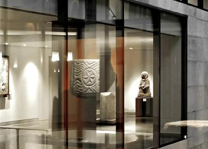 Villa Contemporaine Avec Piscine Sur 4000 M2 à Rodez 9 Personnes *