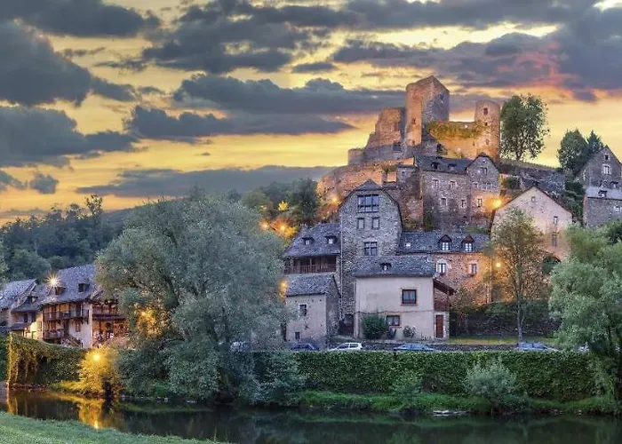 Villa Contemporaine Avec Piscine Sur 4000 M2 à Rodez 9 Personnes *