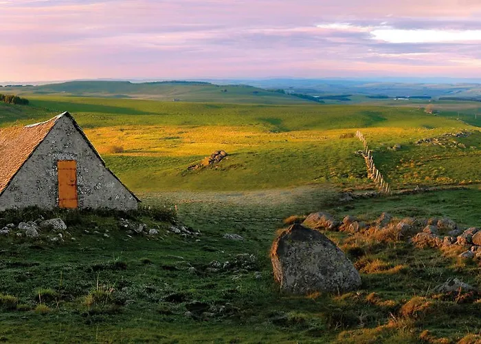 Contemporaine Avec Piscine Sur 4000 M2 à Rodez 9 Personnes *