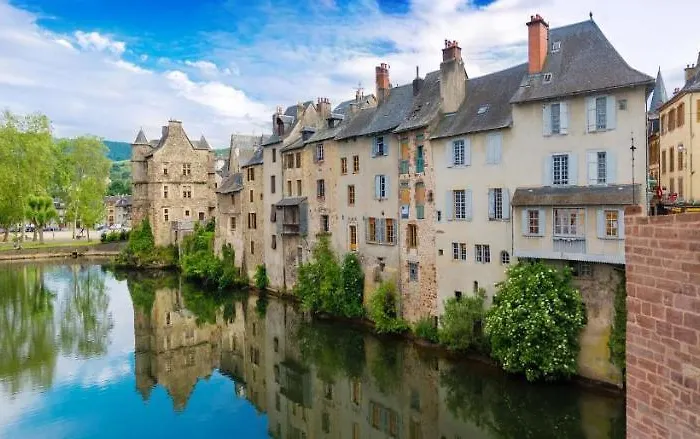 Contemporaine Avec Piscine Sur 4000 M2 à Rodez 9 Personnes * Onet-le-Château
