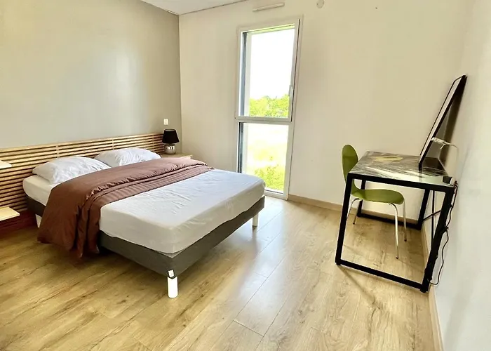 Contemporaine Avec Piscine Sur 4000 M2 à Rodez 9 Personnes Onet-le-Château