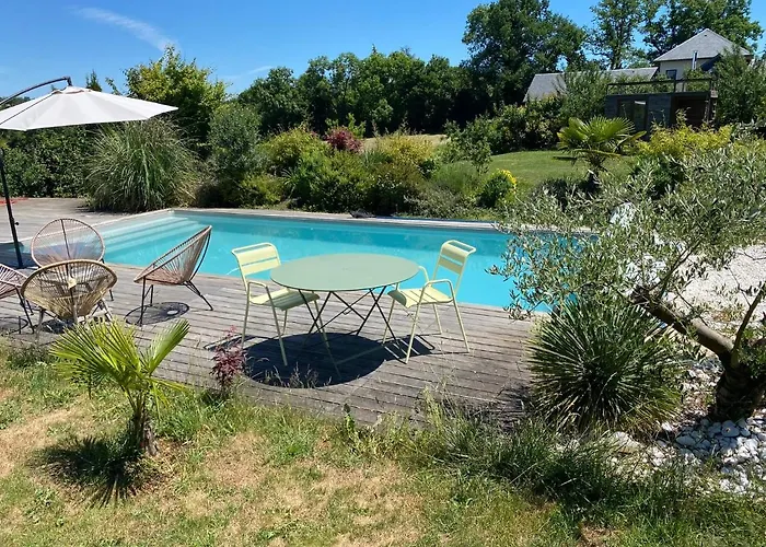 Contemporaine Avec Piscine Sur 4000 M2 à Rodez 9 Personnes