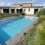 Contemporaine Avec Piscine Sur 4000 M2 A Rodez 9 Personnes * Onet-le-Château