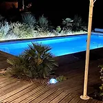 Contemporaine Avec Piscine Sur 4000 M2 A Rodez 9 Personnes * Onet-le-Château