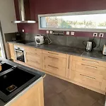 Contemporaine Avec Piscine Sur 4000 M2 A Rodez 9 Personnes Onet-le-Château