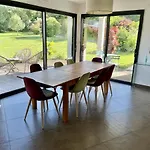 Contemporaine Avec Piscine Sur 4000 M2 A Rodez 9 Personnes Onet-le-Château