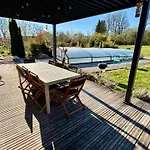 Contemporaine Avec Piscine Sur 4000 M2 A Rodez 9 Personnes Vila