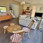 Contemporaine Avec Piscine Sur 4000 M2 A Rodez 9 Personnes Vila