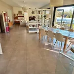Contemporaine Avec Piscine Sur 4000 M2 A Rodez 9 Personnes * Onet-le-Château