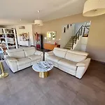 Contemporaine Avec Piscine Sur 4000 M2 A Rodez 9 Personnes Vila Onet-le-Château