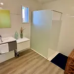 Contemporaine Avec Piscine Sur 4000 M2 A Rodez 9 Personnes Onet-le-Château