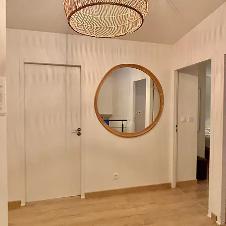 Contemporaine Avec Piscine Sur 4000 M2 A Rodez 9 Personnes Villa *