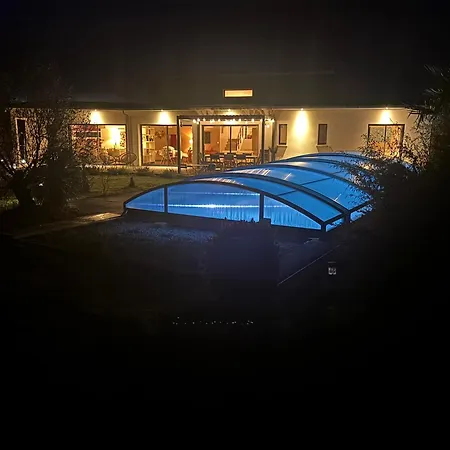 Contemporaine Avec Piscine Sur 4000 M2 A Rodez 9 Personnes Vila *