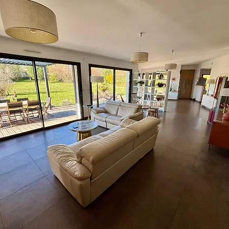 Contemporaine Avec Piscine Sur 4000 M2 A Rodez 9 Personnes * Onet-le-Château