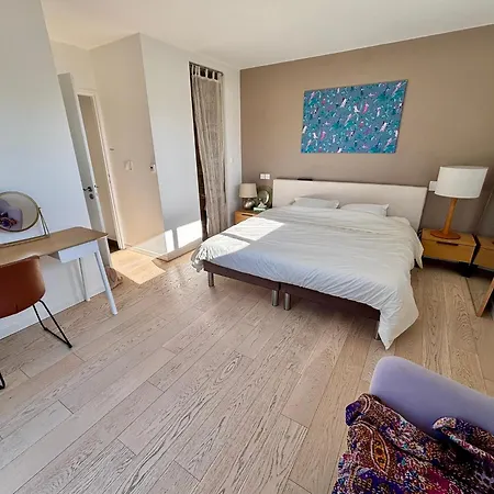 Contemporaine Avec Piscine Sur 4000 M2 A Rodez 9 Personnes Vila *