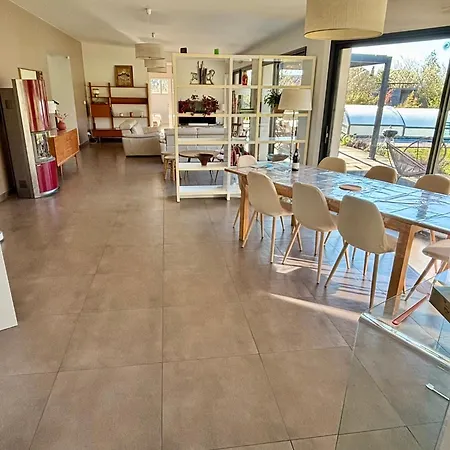 Contemporaine Avec Piscine Sur 4000 M2 A Rodez 9 Personnes * Onet-le-Château