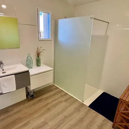Contemporaine Avec Piscine Sur 4000 M2 A Rodez 9 Personnes Onet-le-Château