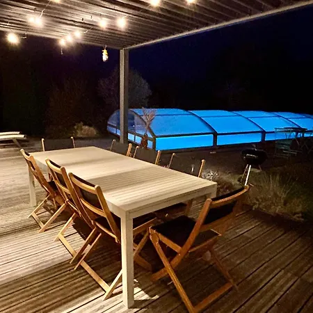 Contemporaine Avec Piscine Sur 4000 M2 A Rodez 9 Personnes Villa