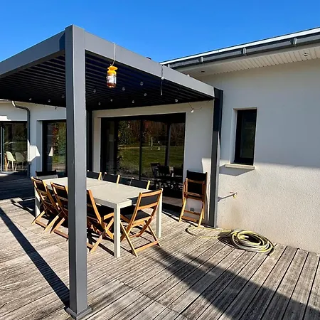 Villa Contemporaine Avec Piscine Sur 4000 M2 A Rodez 9 Personnes