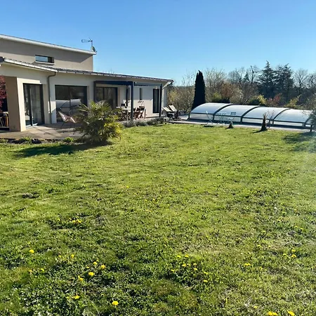Contemporaine Avec Piscine Sur 4000 M2 A Rodez 9 Personnes Onet-le-Château